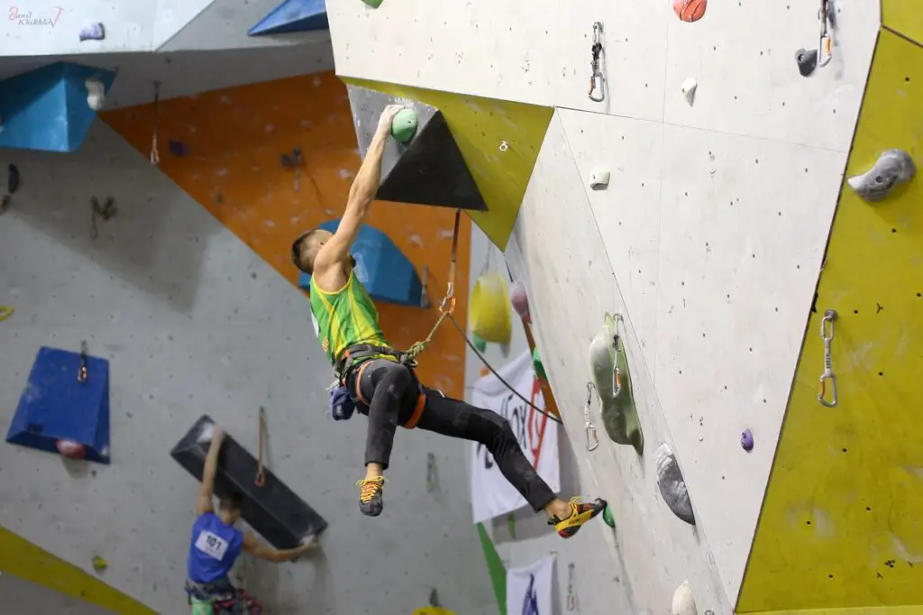 What to Wear to a Rock Climbing Gym - 6 Best Tips 800