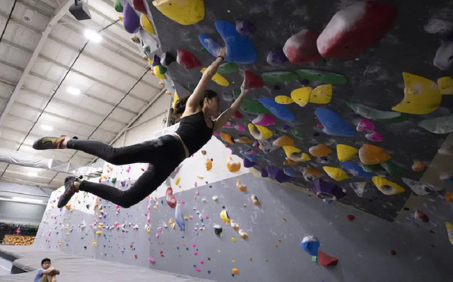 Bouldering Vs. Rock Climbing: Best Professional Guide