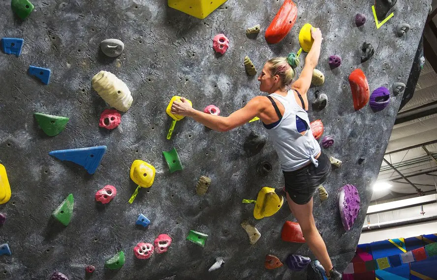 Bouldering Vs. Rock Climbing: Best Professional Guide