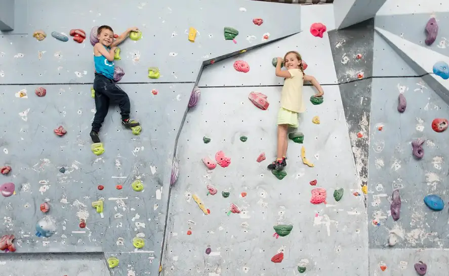 Bouldering vs. Rock Climbing Best Professional Guide