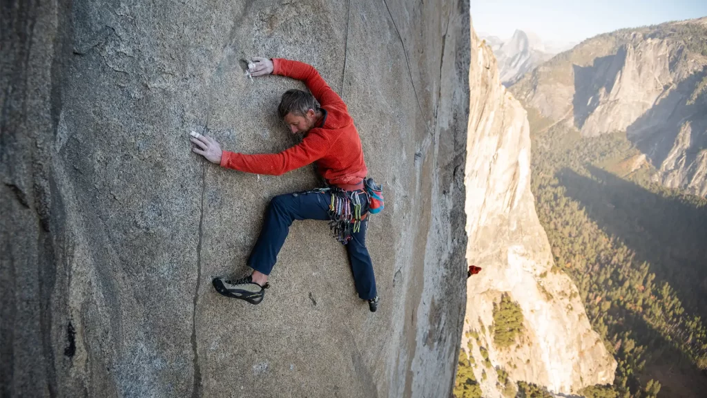 Bouldering Vs. Rock Climbing: Best Professional Guide