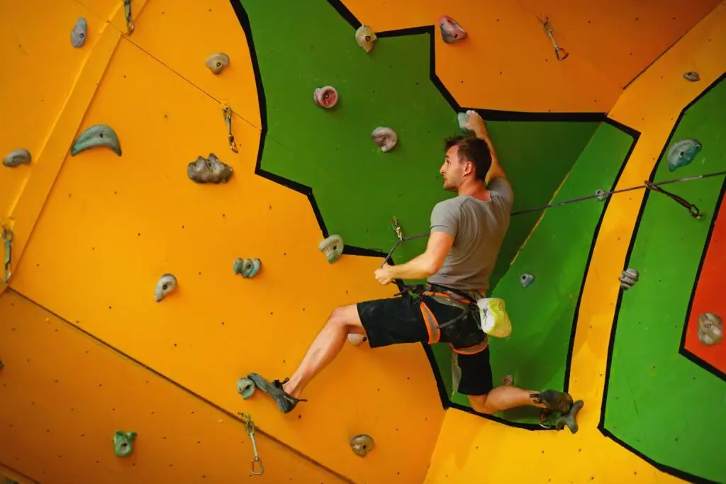 What to Wear to a Rock Climbing Gym - 6 Best Tips kak nauchitsya skalolazaniyu 23