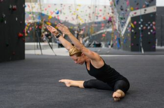 Stretches for climbing: best 4 steps & helpful warm up guide