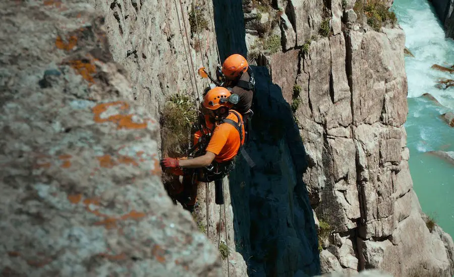 What to wear climbing: a detailed guide pexels alexander kondibko 7065475