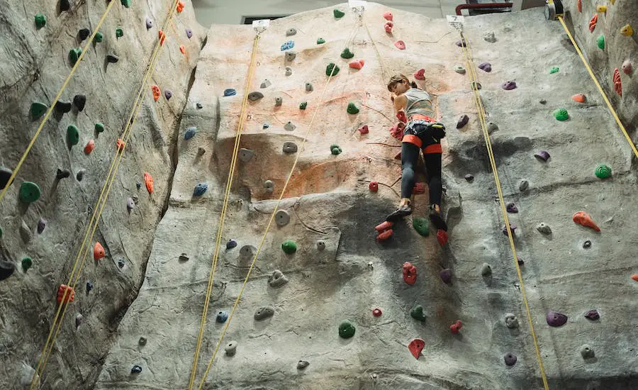 What to wear climbing: a detailed guide pexels allan mas 5383542